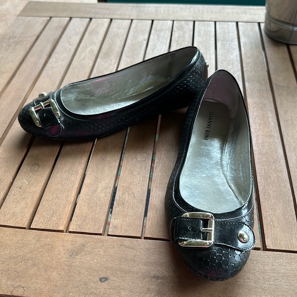 Gianni Bini black flats in good condition. Size 8. - Picture 3 of 5